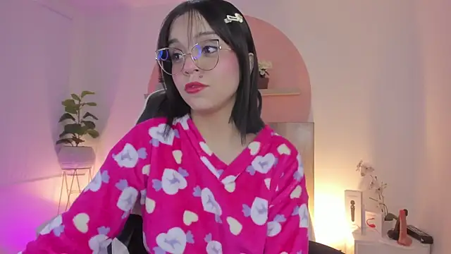 Clara Luu online show from 02.08.26