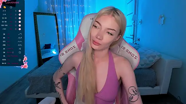 AnyaTaylor  online show from 11.11.25