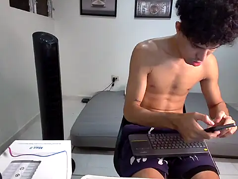 Dollarhot30 online show from 10.28.25