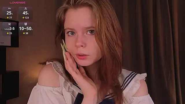 Snapshot of JulietteRain chatting on 09.28.25 JulietteRain online show from 09.28.25