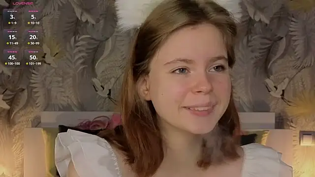Snapshot of JulietteRain chatting on 10.10.25 JulietteRain online show from 10.10.25