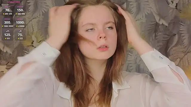 Snapshot of JulietteRain chatting on 10.19.25 JulietteRain online show from 10.19.25