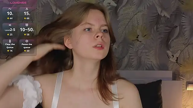 Snapshot of JulietteRain chatting on 10.23.25 JulietteRain online show from 10.23.25