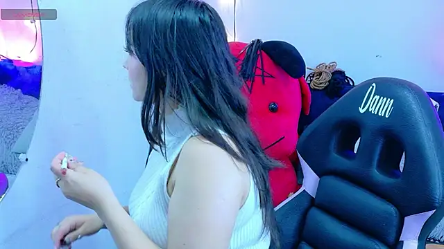 Snapshot of MiaVelvetDoll chatting on 10.10.25 MiaVelvetDoll online show from 10.10.25