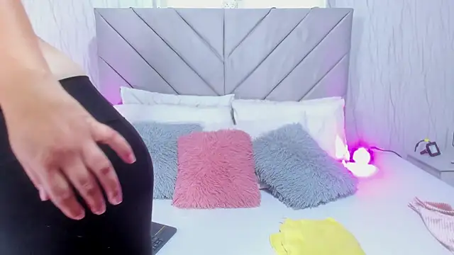 Snapshot of Victoria_Guzman chatting on 02.10.26 Victoria Guzman online show from 02.10.26