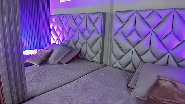 Kitty Dollyy online show from 11.20.25