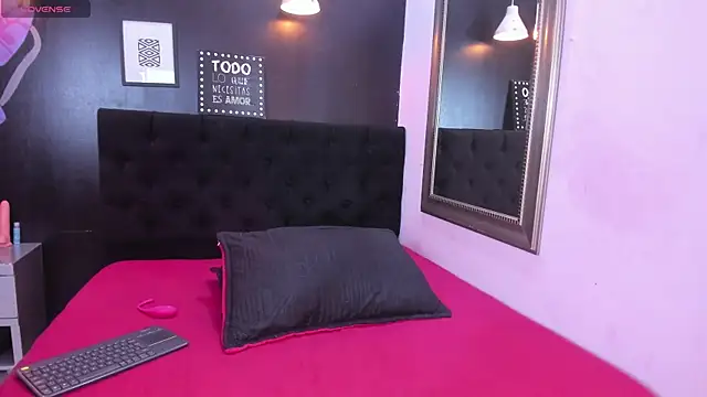 Snapshot of tiiny_emilly chatting on 10.07.25 tiiny emilly online show from 10.07.25