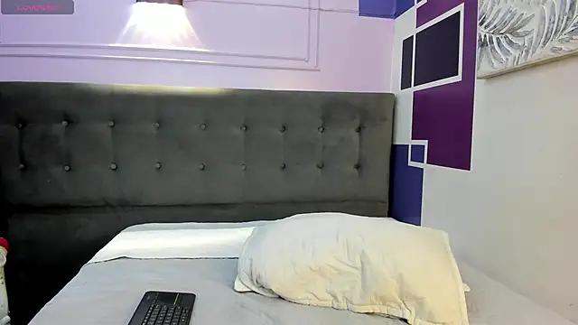 Snapshot of tiiny_emilly chatting on 10.10.25 tiiny emilly online show from 10.10.25