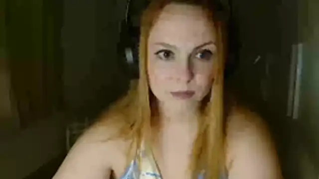 Snapshot of iara_foxy chatting on 10.26.25 iara foxy online show from 10.26.25