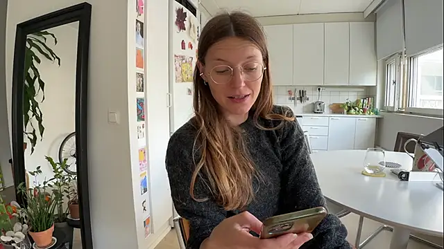 Scorpion Peach online show from 09.17.25