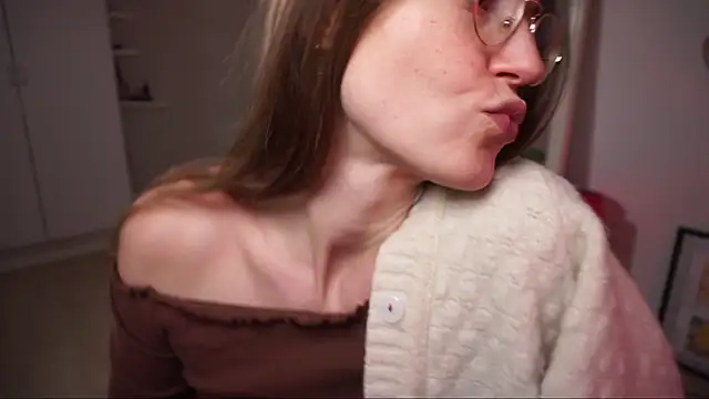 Scorpion Peach online show from 12.21.25