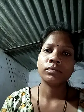 Snapshot of SEXY-MAHI4 chatting on 10.24.25 SEXY-MAHI4 online show from 10.24.25