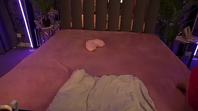 RedDoll  online show from 10.12.25