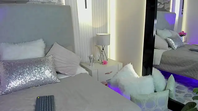 HannahCollyns online show from 10.26.25