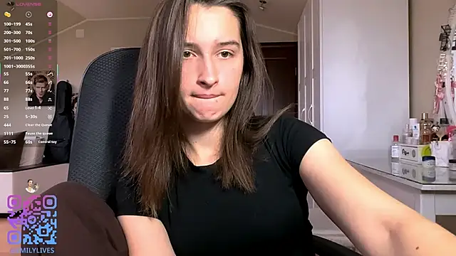 Snapshot of DarlineBrustera chatting on 04.21.26 DarlineBrustera online show from 04.21.26