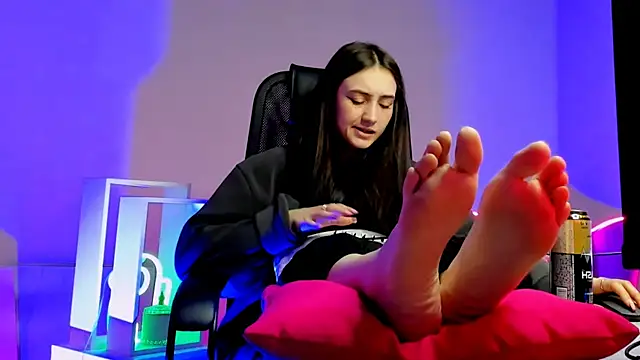 olivianorton online show from 11.24.25