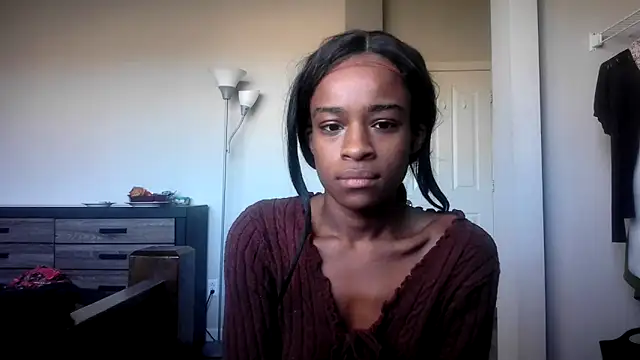 Marlowlovee online show from 10.15.25