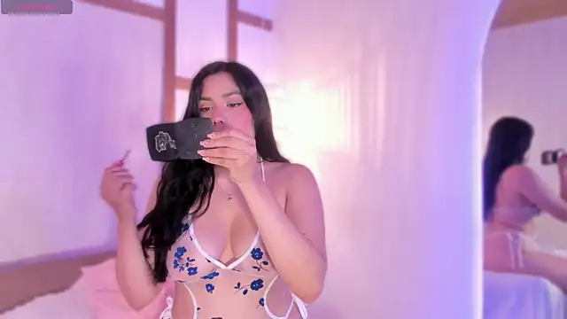 Snapshot of RenataLeclair chatting on 02.16.26 RenataLeclair online show from 02.16.26