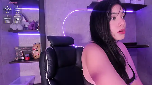 Snapshot of RenataLeclair chatting on 02.25.26 RenataLeclair online show from 02.25.26