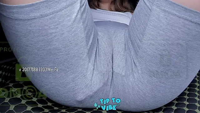 Cameltoe squirt inPants online show from 02.15.25