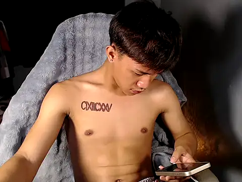 Snapshot of naughtyboyloy_0 chatting on 04.08.26 naughtyboyloy 0 online show from 04.08.26
