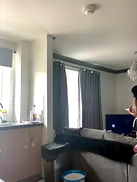 itsyourgirltee online show from 09.17.25