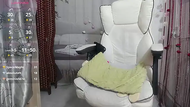 Snapshot of KateCondon chatting on 11.25.25 KateCondon online show from 11.25.25