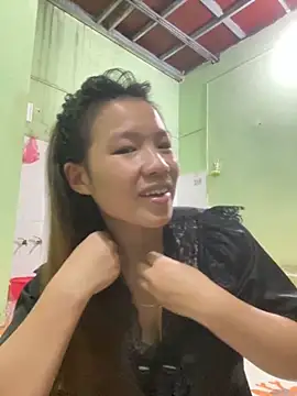 Snapshot of QueenLink chatting on 10.15.25 QueenLink online show from 10.15.25