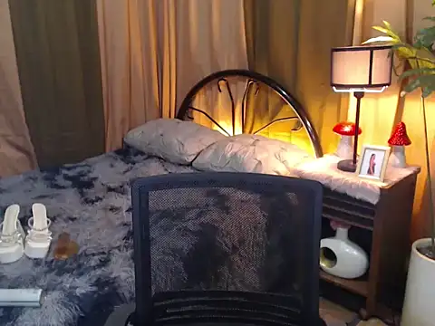 Snapshot of WILDROXIE chatting on 09.29.25 WILDROXIE online show from 09.29.25