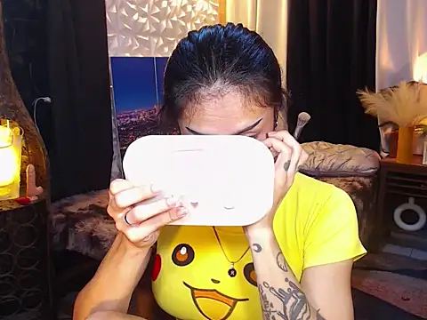 Snapshot of WILDROXIE chatting on 10.21.25 WILDROXIE online show from 10.21.25