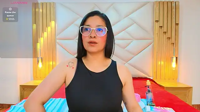 Snapshot of Alana_steel_1 chatting on 11.19.25 Alana steel 1 online show from 11.19.25