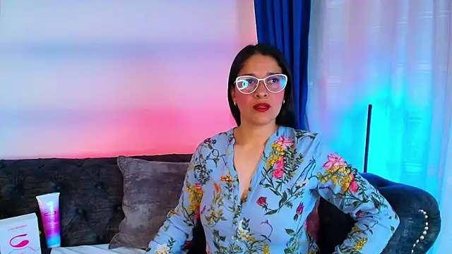 Snapshot of Alana_steel_1 chatting on 12.17.25 Alana steel 1 online show from 12.17.25