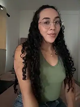 Snapshot of alehia_cute chatting on 05.15.26 alehia cute online show from 05.15.26
