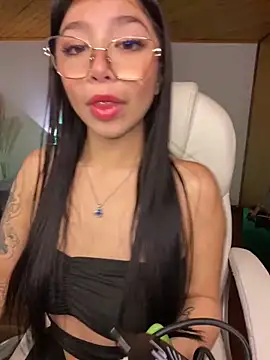 Maddy Piink online show from 11.16.25