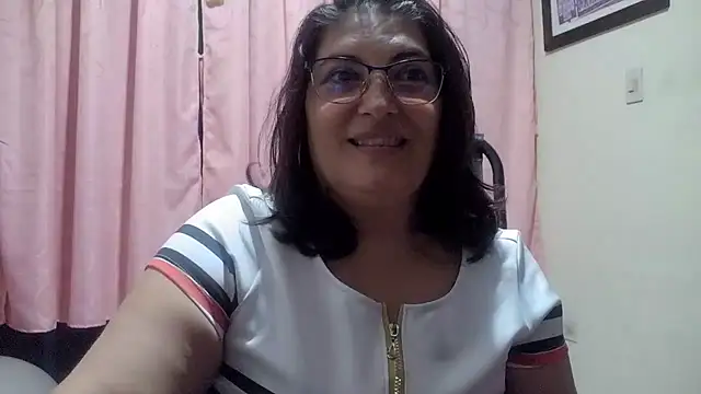 Snapshot of lina_maria99 chatting on 05.19.26 lina maria99 online show from 05.19.26
