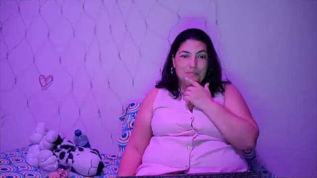 Snapshot of lina_maria99 chatting on 05.25.26 lina maria99 online show from 05.25.26