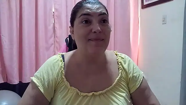 Snapshot of lina_maria99 chatting on 05.27.26 lina maria99 online show from 05.27.26