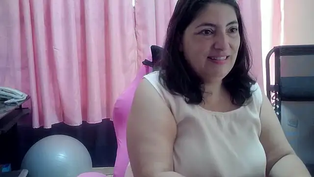 Snapshot of lina_maria99 chatting on 06.02.26 lina maria99 online show from 06.02.26