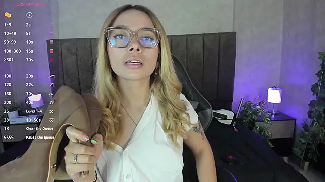 LanaMills  online show from 10.30.25