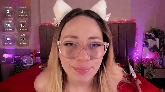 Snapshot of LanaMills_ chatting on 07.17.26 LanaMills online show from 07.17.26