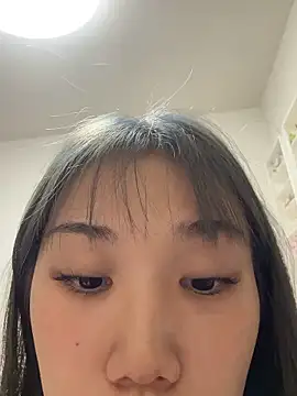 Snapshot of Yua_h02 chatting on 11.04.25 Yua h02 online show from 11.04.25