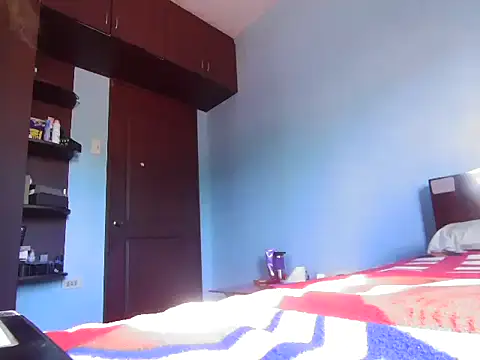 Snapshot of Yummiiieee28 chatting on 10.03.25 Yummiiieee28 online show from 10.03.25