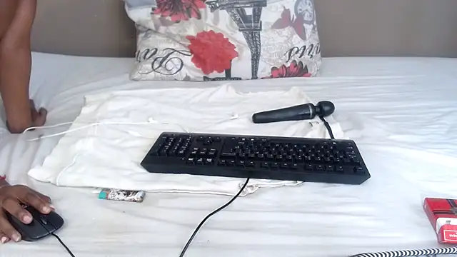 TALLHORNYBEAR online show from 10.02.25