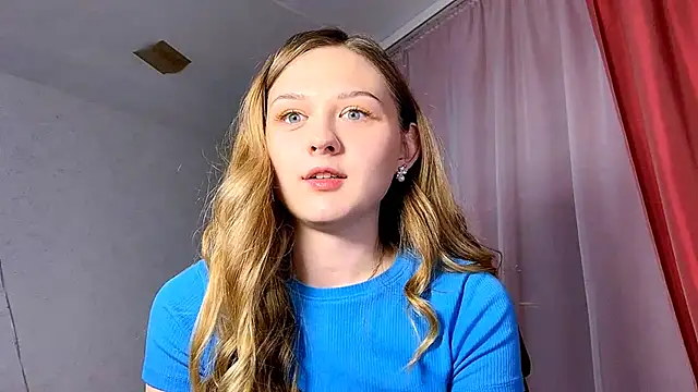 Snapshot of Smoke_mama chatting on 09.18.25 Smoke mama online show from 09.18.25