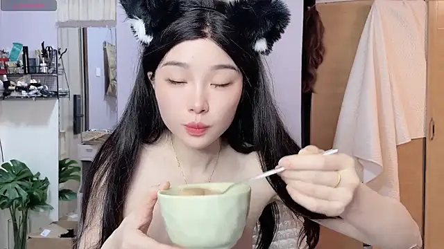 Y2Luvk online show from 02.07.26