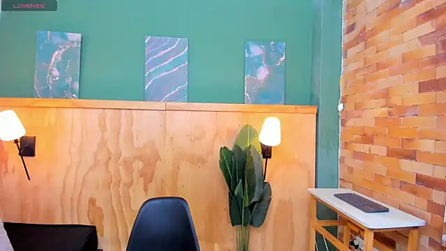 halleylorens online show from 04.16.26