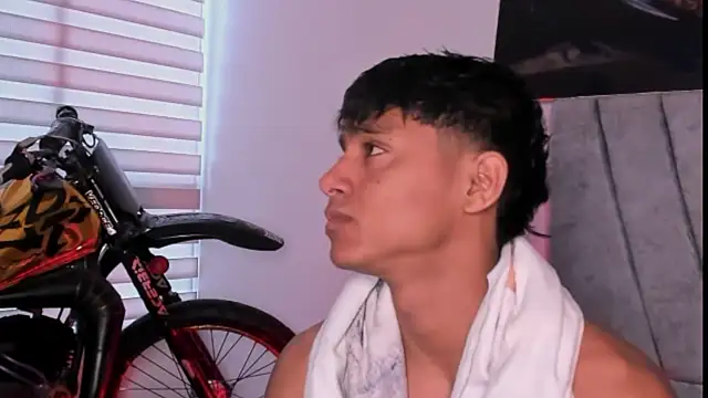 ZYZZ1312 online show from 11.03.25