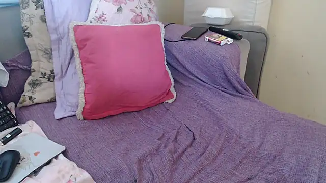 Snapshot of ayanahot_ chatting on 12.04.25 ayanahot online show from 12.04.25