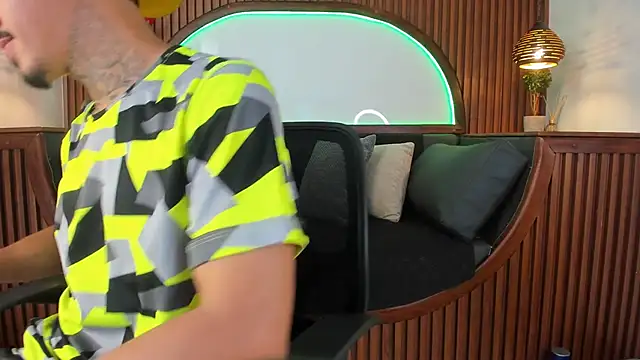 Donovan Desmond online show from 12.05.25