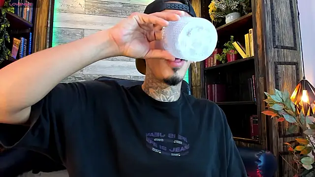 Donovan Desmond online show from 03.10.26